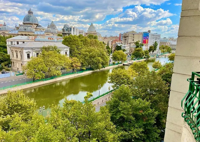Old Center River View-4br-parliament-metro-park Lägenhet
