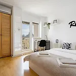 Old Center River View-4br-parliament-metro-park *