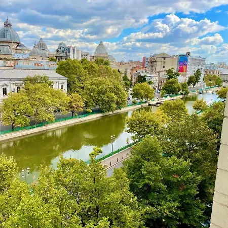 Old Center River View-4br-parliament-metro-park Apartment