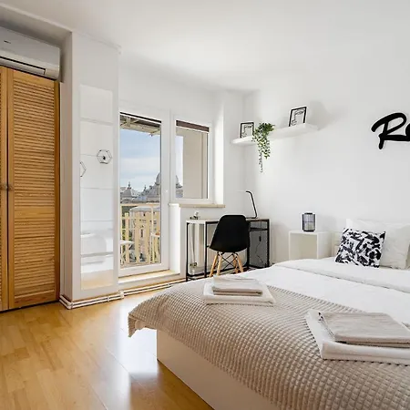 Old Center River View-4br-parliament-metro-park *