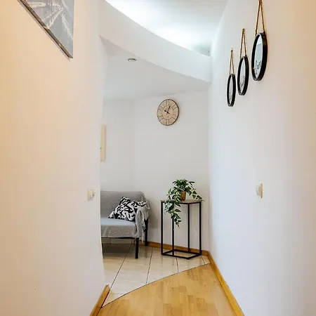 Old Center River View-4br-parliament-metro-park *