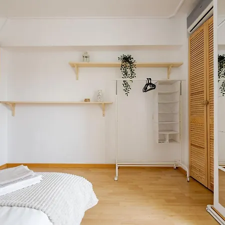 Old Center River View-4br-parliament-metro-park