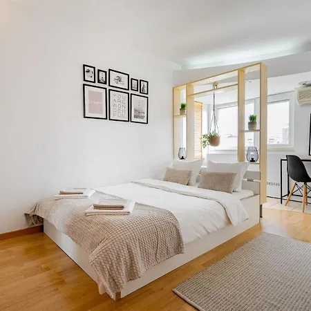 Old Center River View-4br-parliament-metro-park