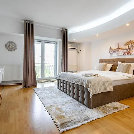 Apartment Old Center River View-4br-parliament-metro-park *
