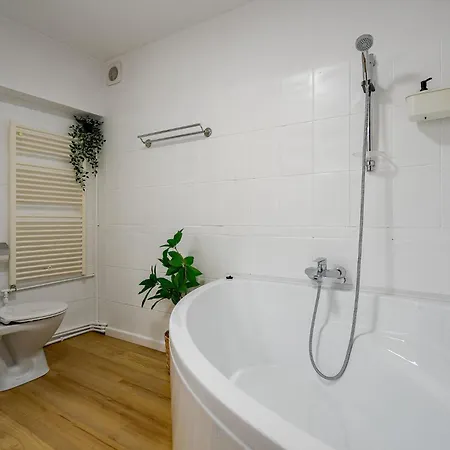 Διαμέρισμα Old Center River View-4br-parliament-metro-park *