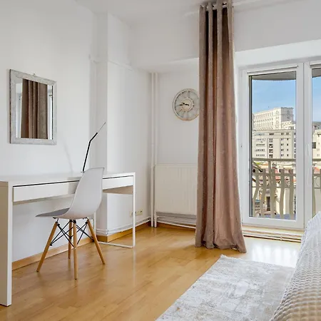 Old Center River View-4br-parliament-metro-park Apartment *