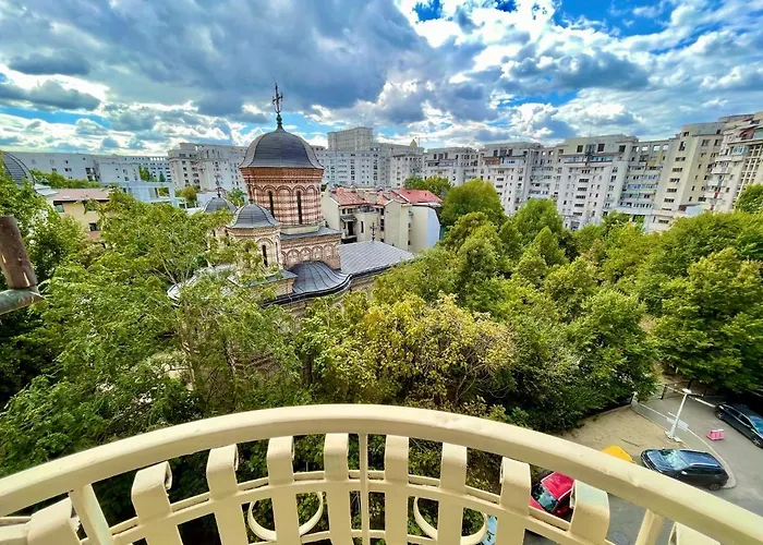 Апартаменти Old Center River View-4br-parliament-metro-park