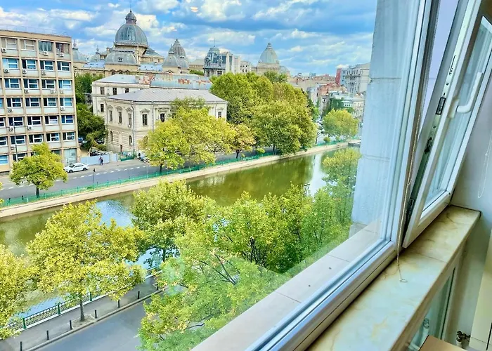 Old Center River View-4br-parliament-metro-park *