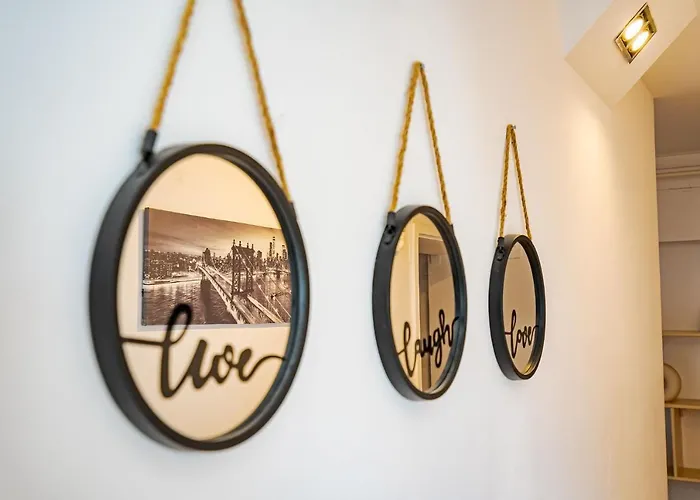 Old Center River View-4br-parliament-metro-park Апартаменти *