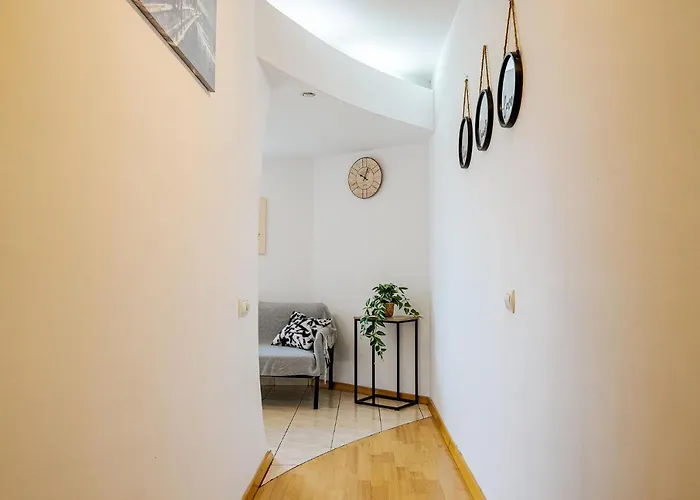 Old Center River View-4br-parliament-metro-park *