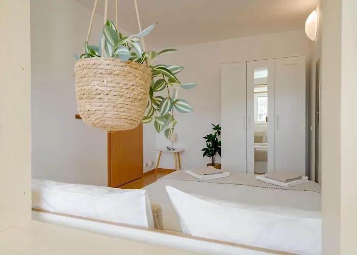 Old Center River View-4br-parliament-metro-park Апартаменти *