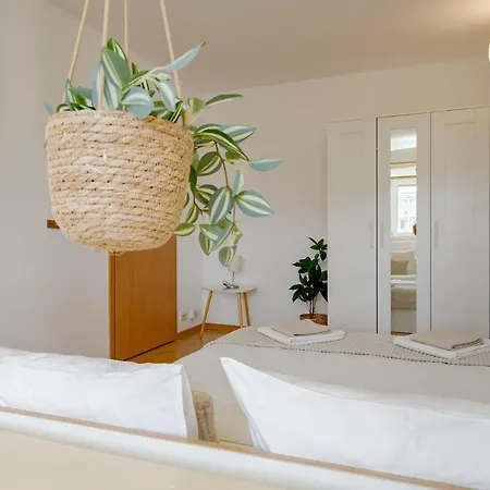 Old Center River View-4br-parliament-metro-park Daire *