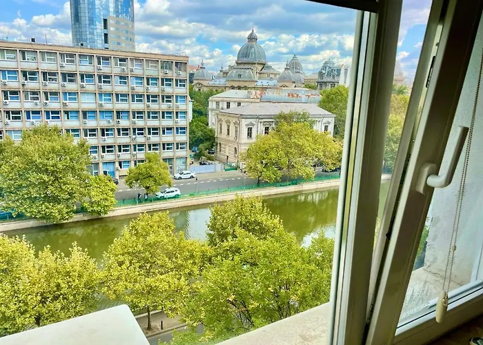 公寓 Old Center River View-4br-parliament-metro-park