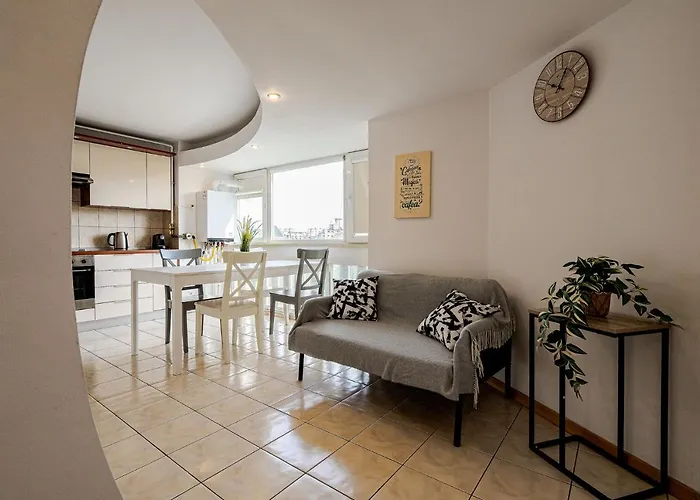 Old Center River View-4br-parliament-metro-park *