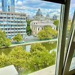 Apartment Old Center River View-4br-parliament-metro-park