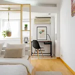 Apartment Old Center River View-4br-parliament-metro-park Bucharest