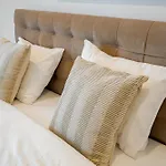 Apartment Old Center River View-4br-parliament-metro-park *