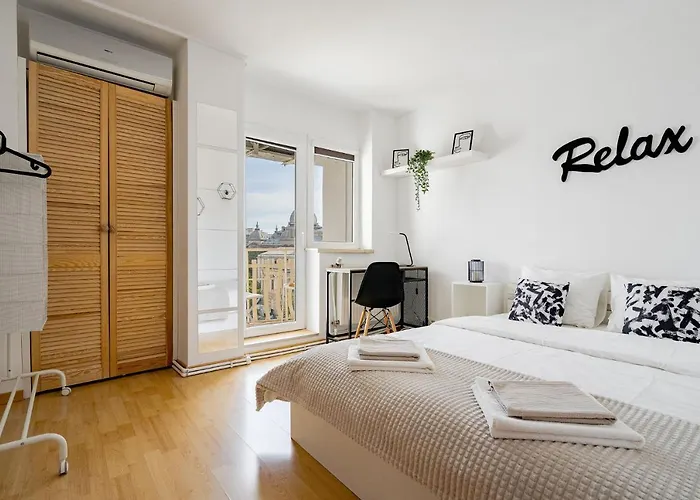 Old Center River View-4br-parliament-metro-park *