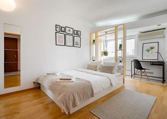 Old Center River View-4br-parliament-metro-park